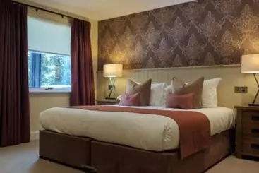 Lochside Lodge Retreat   Stunning Lakeside Escape