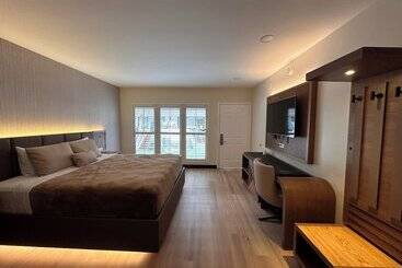 هتل Lyfe Inn & Suites By Aga Beverly Hills