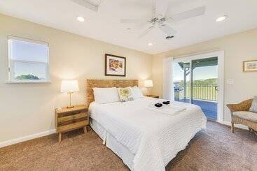 Kelseyville Cottage: Private Deck & On Site Winery