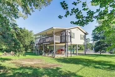 Mökkimajoitus Pet Friendly Bay St Louis Home W/ Dock!