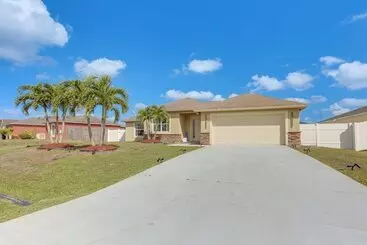 کلبه Port St Lucie Home W/ Above Ground Pool & Grill