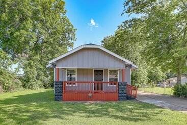 Gîte Rural Remodeled Tulsa House W/ Yard ~ 4 Mi To Downtown!