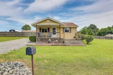 Landhus Cozy Water Valley Home W/ Yard & Fire Pit!