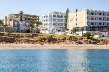 ホテル Alos Suites