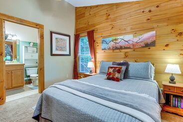 بيت ريفى Serene Maggie Valley Retreat W/ Deck & Hot Tub!