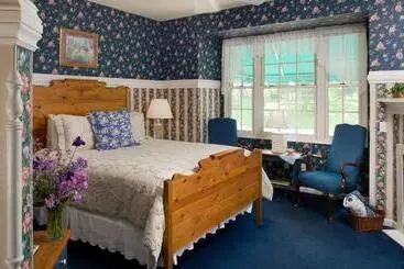 Inn At The Park Bed And Breakfast