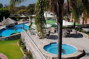 Mama Chuy Hotel & Villas