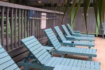 Upper Deck Hotel And Bar   Adults Only