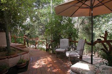 تختخواب و صبحانه Wikiup Hummingbird