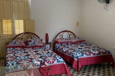 ペンション Hostal Enara