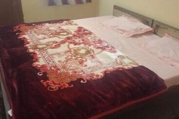 Azad Hotel Cottage And Restaurant