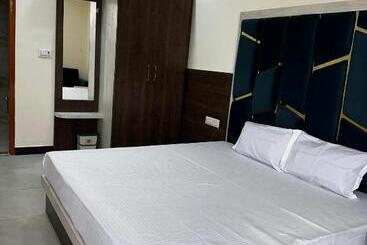 Hotel Golden Oasis Near Danik Bhaskar Office