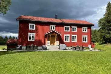 Smedja Overnatting Og Ysteri
