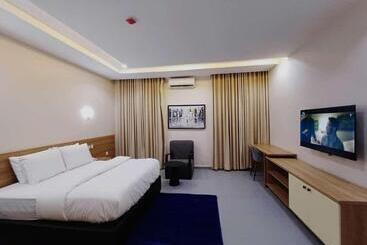 The Edge Hotel And Suites