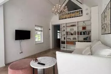 ベッドアンドブレックファースト Lingeliefde Logement Complete Studio Met Eigen Keuken En Badkamer