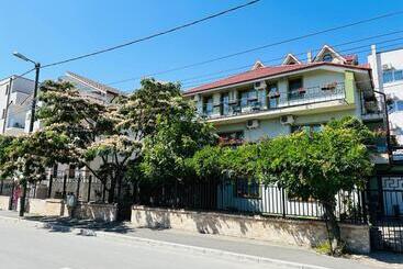 پانسیون Casa Tuia