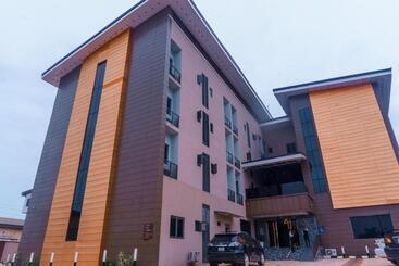 هتل Rolarz Resorts &