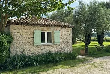 تختخواب و صبحانه Maisonnette Indépendante Au Calme Avec Un Grand Jardin