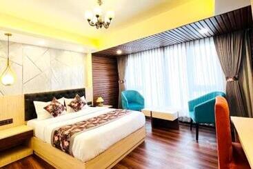 Grg Luxury Broadway Boutique Hotel At Prime Location Mall Road Darjelling Near Mahakaal Temple
