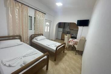 پانسیون Family Garden