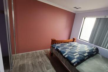 بنسيون Ensuite Large Furnished Room