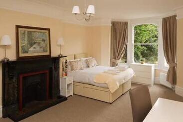 پانسیون Stay With The Reach Cambridge