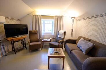 Albergue Liekorannan Majatalo  Kodinomaista Majoitusta Rautatieasemaa Vastapäätä