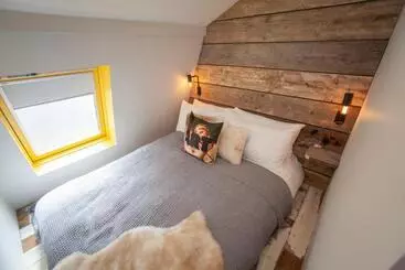 Higgihaus Aparthotel, Clare Street