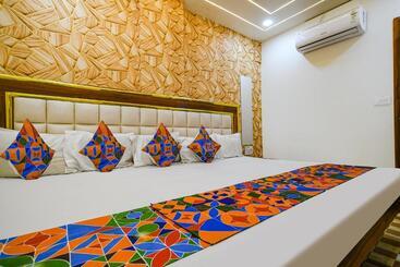 Hotel Fabexpress Jugnu Palace