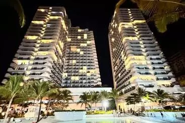 Aparthotel Luxebali Azure @ Azure North