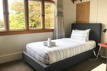 ベッドアンドブレックファースト Penmarric House   Self Check In