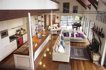 تختخواب و صبحانه River Retreat