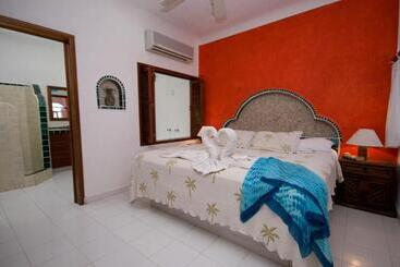 Hotelli Del Sol Beachfront