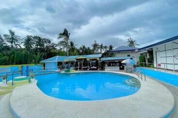 Giswold Lagunde Beach Resort