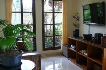 호텔 Lily Lane Villas