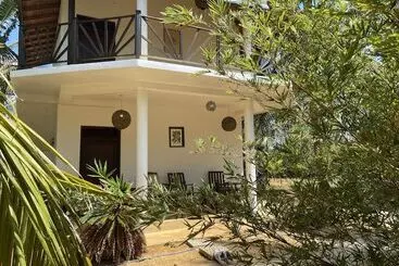 پانسیون Coconut Island Cabanas