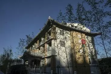 Majatalo Day Plus Sun Moon Lake