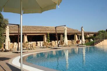 هتل Il Borghetto Beach Club Resort