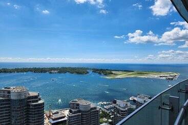 Hotel Ihost Suites Downtown Toronto