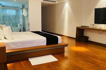 Отель Mazarine Surf Suites