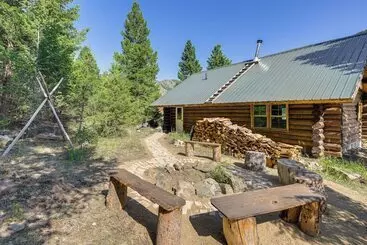 Mökkimajoitus Cozy Melrose Cabin W/ Fire Pit: Walk To River!