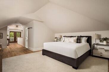 فندق 1313 West Luxury Boutique