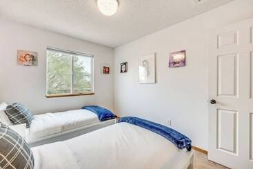 بيت ريفى Music Themed Fountain Home W/ Fireplace & Yard!