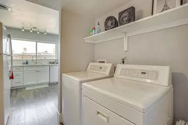 Mökkimajoitus Dog Friendly North Las Vegas Home ~ 9 Mi To Strip!