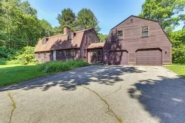 Mökkimajoitus Spacious East Haddam Retreat W/ Private Pool!