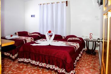 پانسیون Hostal Ciro Y Lourdes