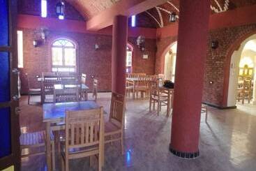 هتل Ahmed Safari Camp &