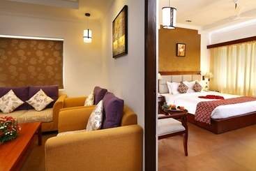 Отель Spice Grove