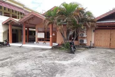 هتل Oyo 94112 Homestay Ananda Luwuk