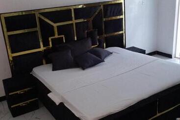 تختخواب و صبحانه Lasally Empire Sevarine